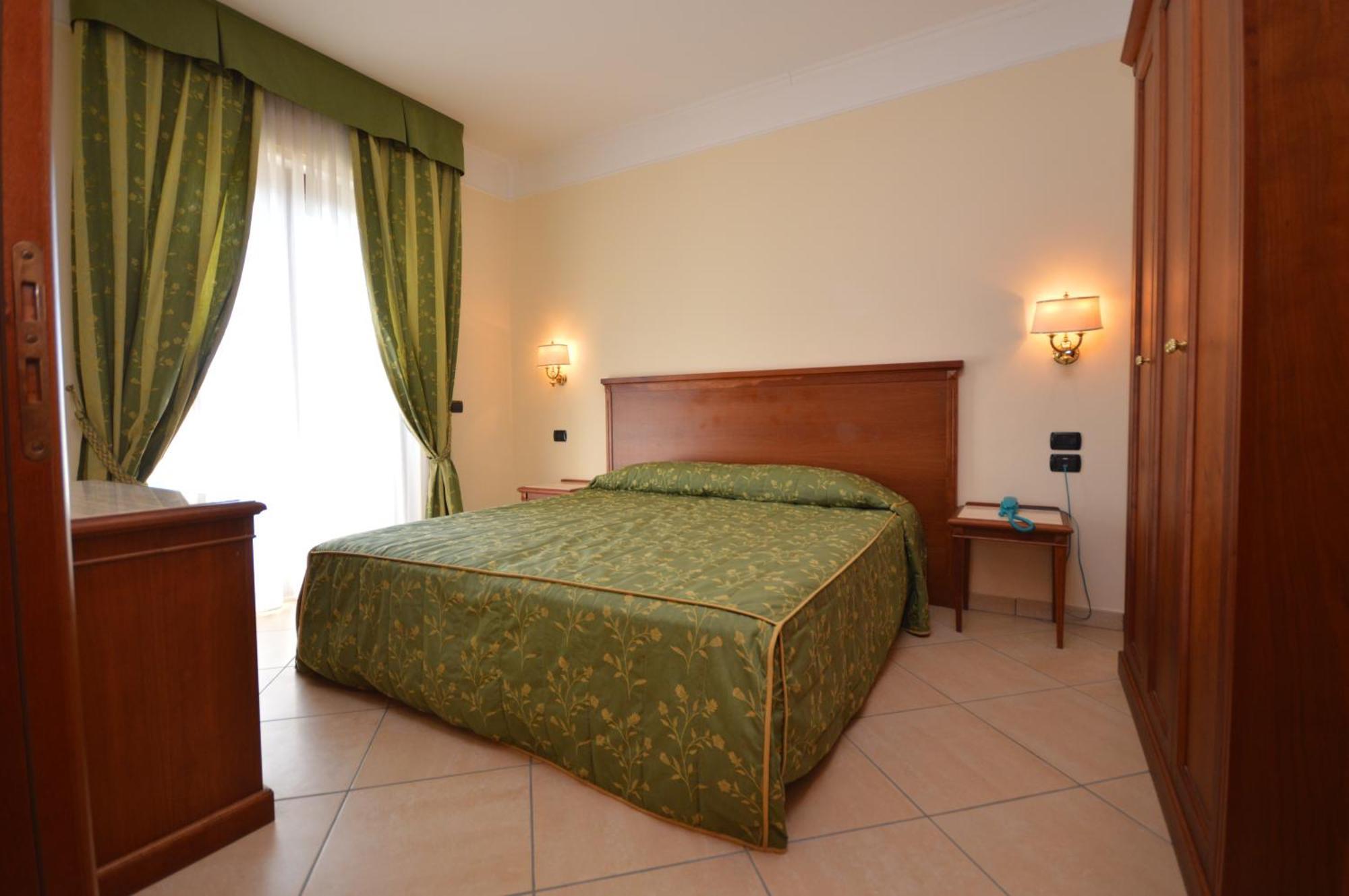 Hotel Residence Il Gabbiano Cirò Marina 部屋 写真