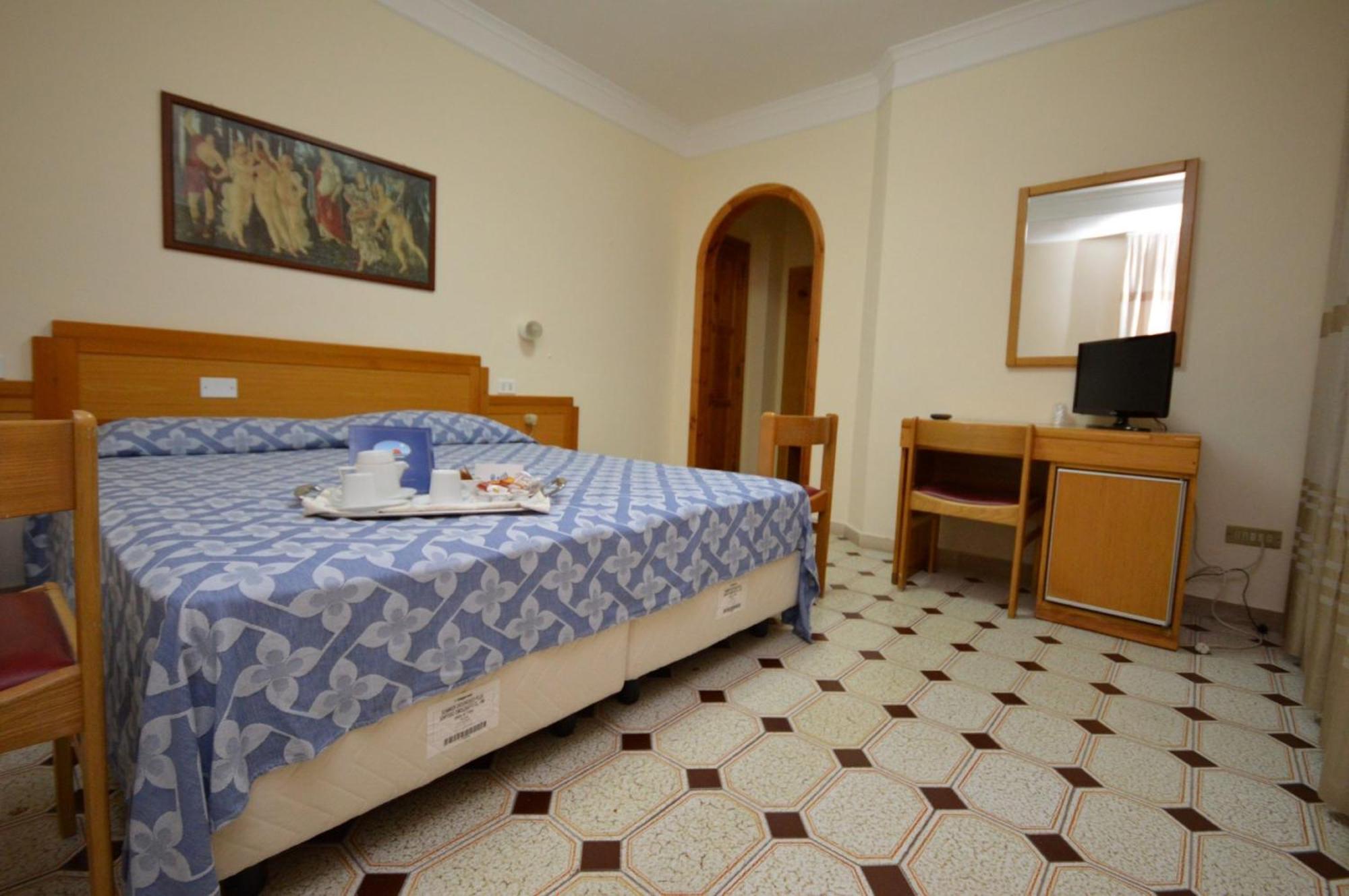 Hotel Residence Il Gabbiano Cirò Marina 部屋 写真