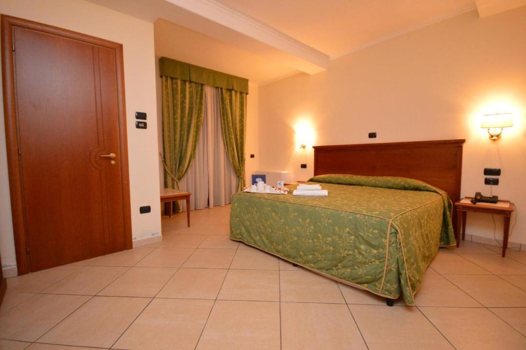 Hotel Residence Il Gabbiano Cirò Marina 部屋 写真